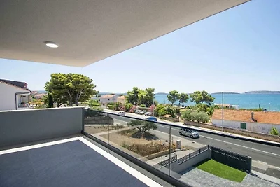 Wohnung in Šibenik-Brodarica mit Balkon