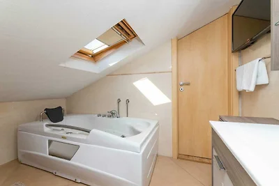 Villa mit 4 Schlafzimmern und Swimmingpool