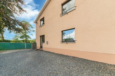 Gemütliches Ferienhaus in Montleban mit Sauna