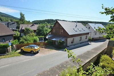 Moderna casa vacanze a Černý Důl con giardino