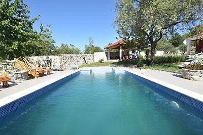 Luxuriöse Villa mit privatem Pool in Trilj,...