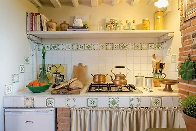 Charmantes Ferienhaus in Uzzano mit Garten