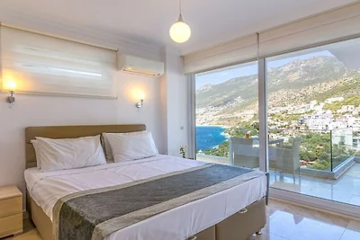 Villa in Kalkan mit Schwimmbecken