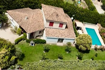 Haus in Pernes-les-Fontaines mit Pool