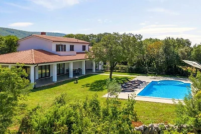 Ferienhaus in Raša mit Schwimmbecken