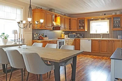 Villa in der Stadt in der Nähe von Meer und...