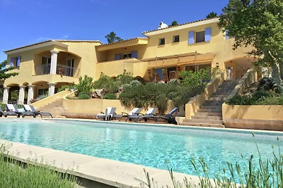 Opulente Villa in Le Muy mit Swimmingpool