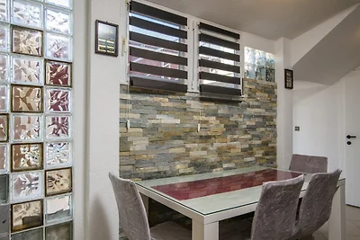 Apartment in Arbanija mit Sprudelbad