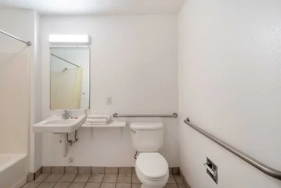 2 Queen Bed with Pull Out