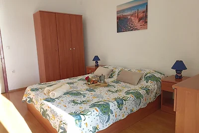 Geräumige Wohnung in Senj mit Swimmingpool