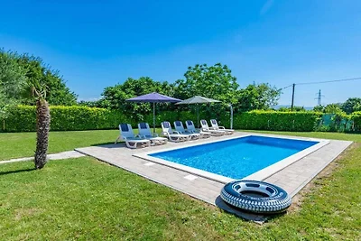 Vakantiehuis in Pićan met zwembad
