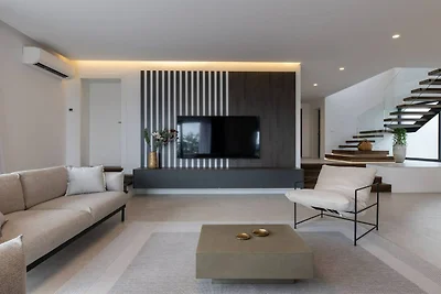 Moonlit Mirage Villa with Pool, Gym and Sauna...