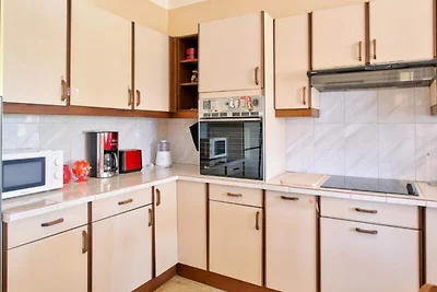 Haus in Plomeur mit Pool und Garten