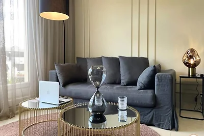 Elegante balcone vista aperta con posto auto