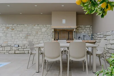 Villa am Hang in der Nähe des Strandes...