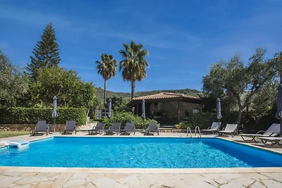 Villa tradizionale a Kypseli con piscina