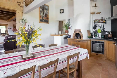 Ferienhaus in Mazeyrolles mit Garten