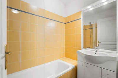 Eine stilvolle, lichtdurchflutete Pool-Oase i...