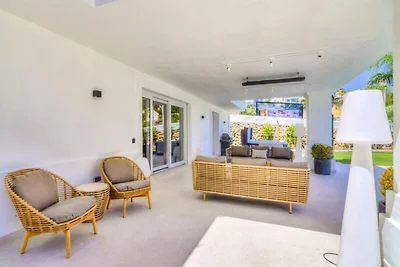 Villa in Nueva Andalucía mit beheiztem Pool