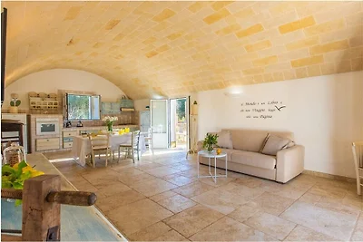 Trullo con piscina per bambini