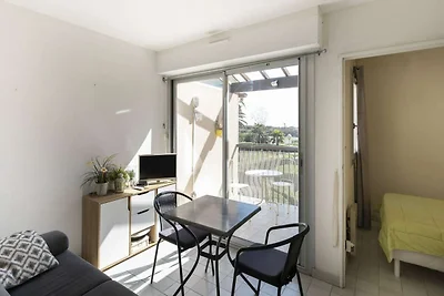 Tranquil apartment in Agde near beach