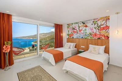 Villa in Kalkan mit Schwimmbecken