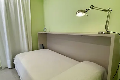 Apartment for 6 people near sand beach