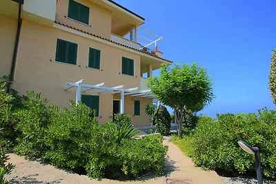 Gemütliche Wohnung in Parghelia mit Terrasse