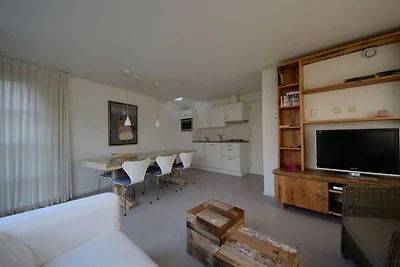 Lussuoso cottage con tetto in paglia tra le d...