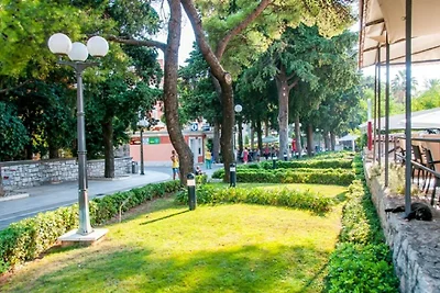 Feel Good Apartment - Two-Bedroom Apartment w...