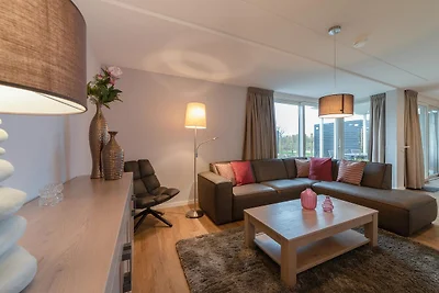 Moderne Villa am See in Colijnsplaat