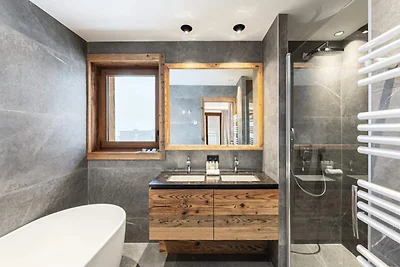 Chalet in Courchevel mit Pool und Skizugang