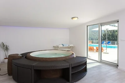 Villa Dupcic - Five-Bedroom Villa with Privat...
