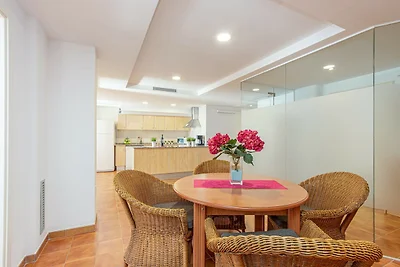 Zentrales Roses-Apartment mit Terrasse