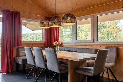 Lebhaftes Chalet mit Whirlpool