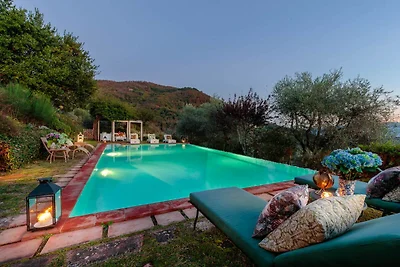 Villa in Tuscany with Infinity Pool and Views