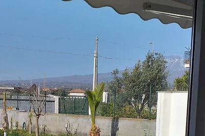 Camera con cucina e giardino con vista...