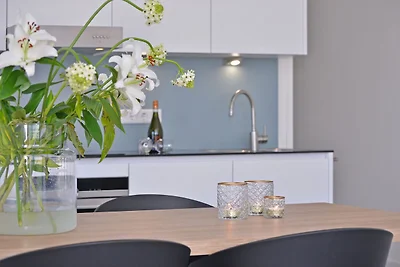 Apartment am Wasser mit Terrasse