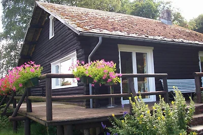 Holzchalet nahe See und Grill