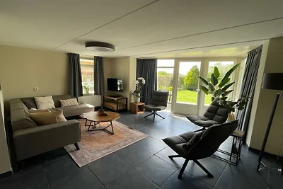 Villa in Medemblik met terras en wifi.