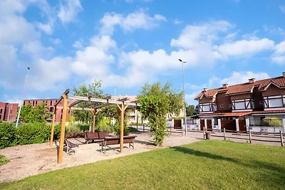 Schicke Wohnung mit 2 Schwimmbädern, Garten