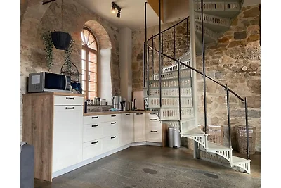 Appartamento su due livelli con camino e...