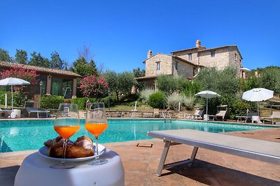 Malerisches Ferienhaus in Assisi mit Pool