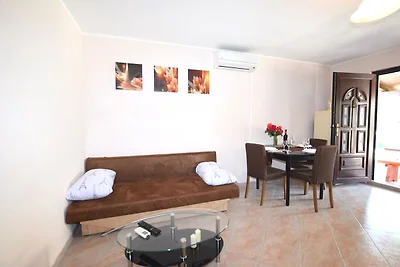 Charmante Villa mit Pool in Zbandaj