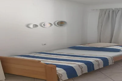 Geräumige Ferienwohnung mit Garten in Starigr...