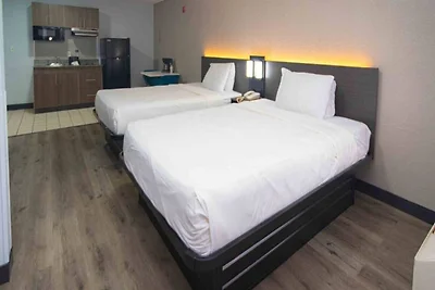 2 tweepersoonsbedden (queensize)