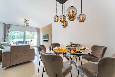 Wohnung in Elviria mit Terrasse, Marbella