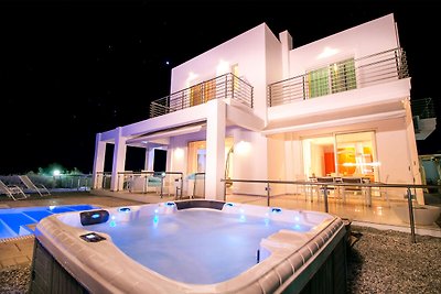 Luxury Villa near Sea in Kalithies with...
