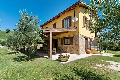 Elegante villa con piscina a Piandimeleto
