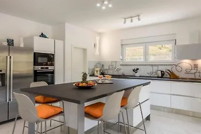 Modern & Stylish Villa with Private Pool - Fo...